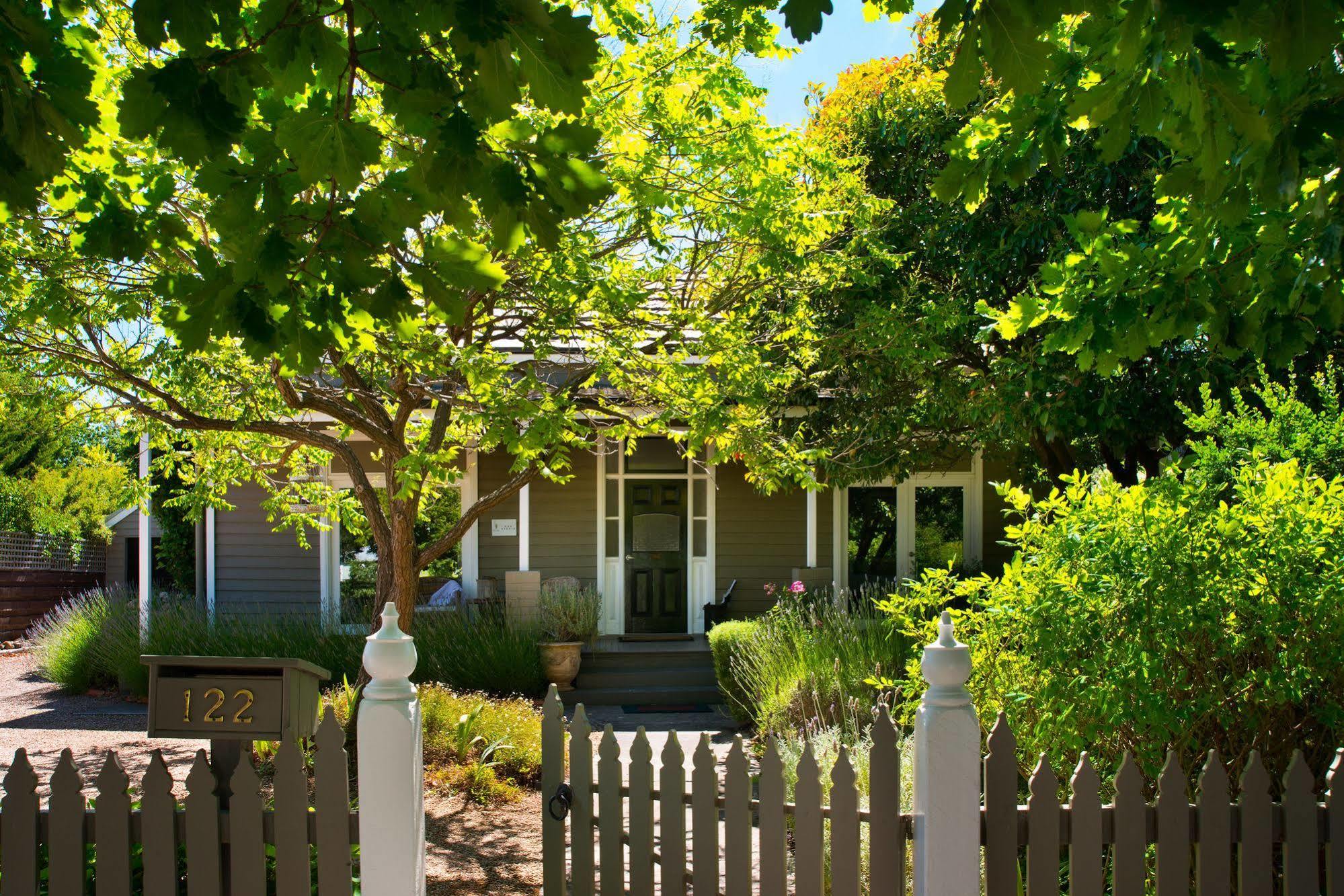 Spa Villas On Main Дейлсфорд Екстериор снимка